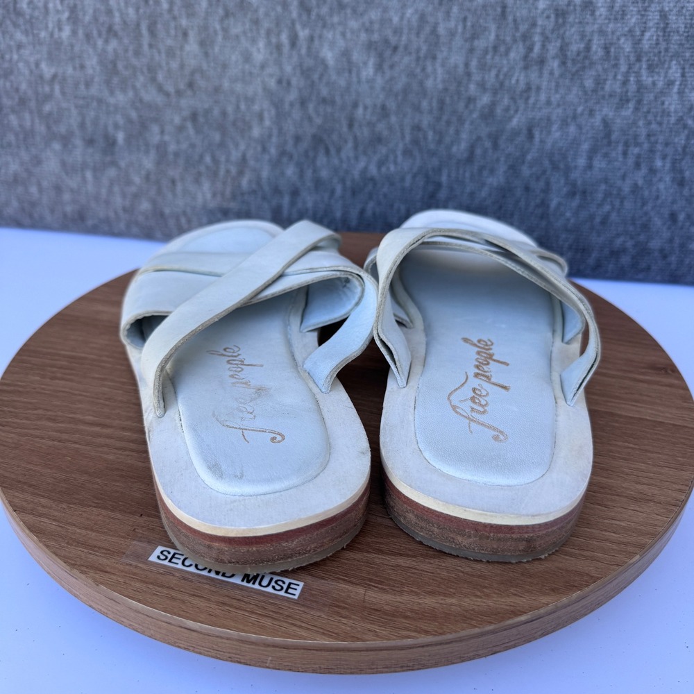 Free People Sandals White Leather Crisscross Straps Flats Slides Size 38 7.5 - 8 - Picture 3 of 7